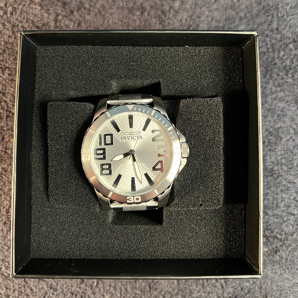 Invicta Speedway Valor Men’s Watch-48mm MOD-48927 Silver & Black (NWT)